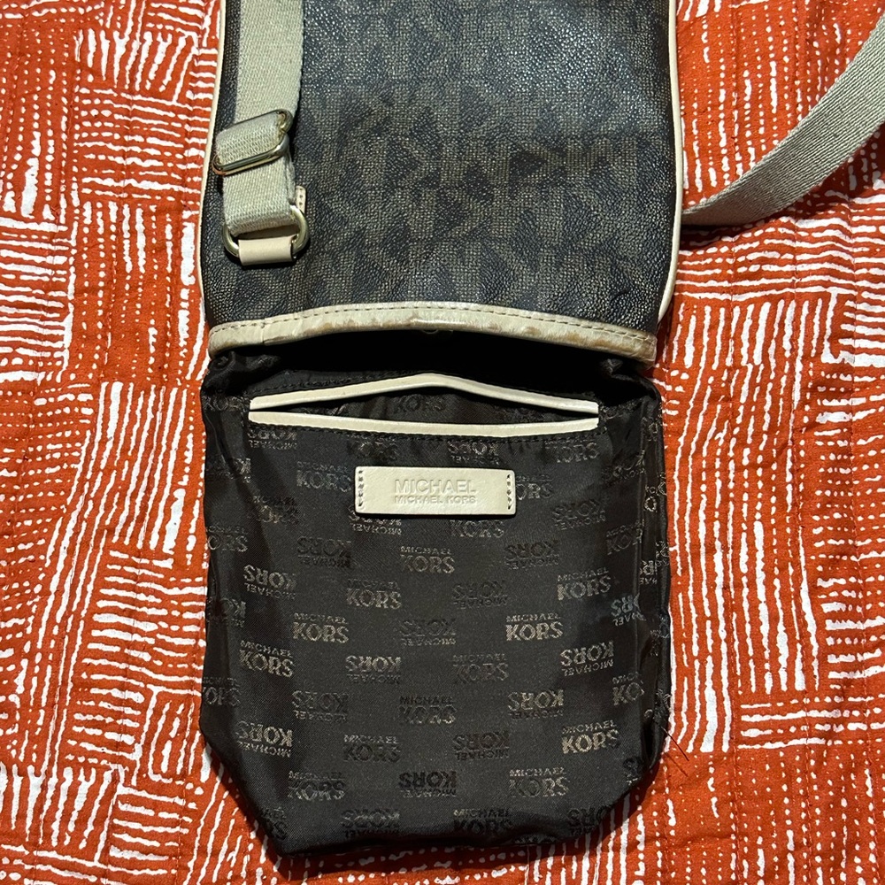 Michael Kors Crossbody - Picture 7 of 8